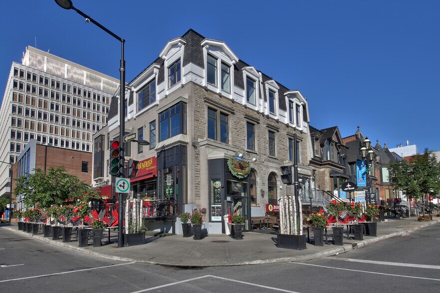 More Photos Of 2010 Rue Crescent, Montréal Storefront Retail Residential For Lease