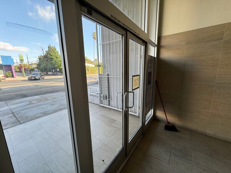 More Photos Of 14416-14420 Chase St, Panorama City Storefront Retail Office For Lease