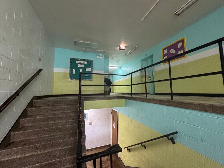 More Photos Of 7550 S Phillips Ave, Chicago Schools For Sale