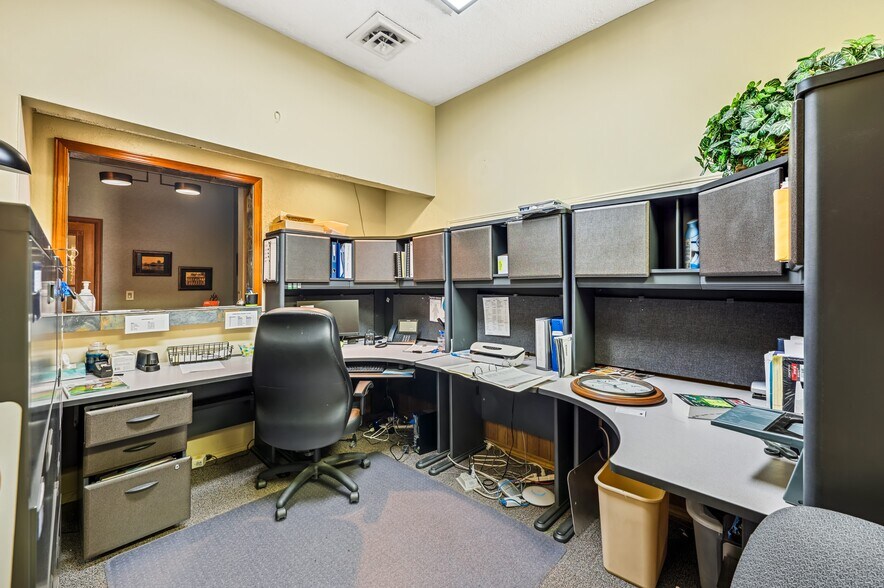 More Photos Of 207 Hawthorne Ave, Saint Joseph Warehouse For Sale