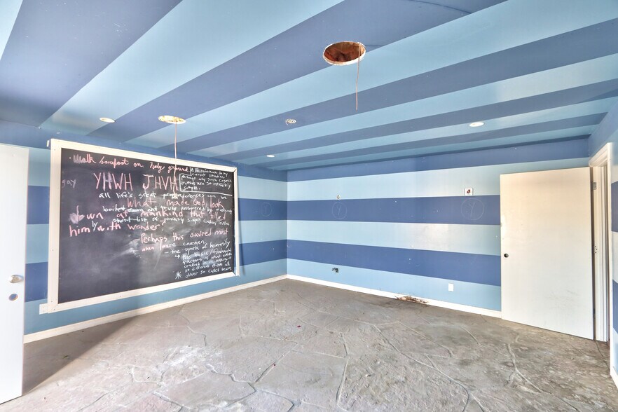 More Photos Of 2249 N Palm Canyon Dr, Palm Springs Hotel For Sale