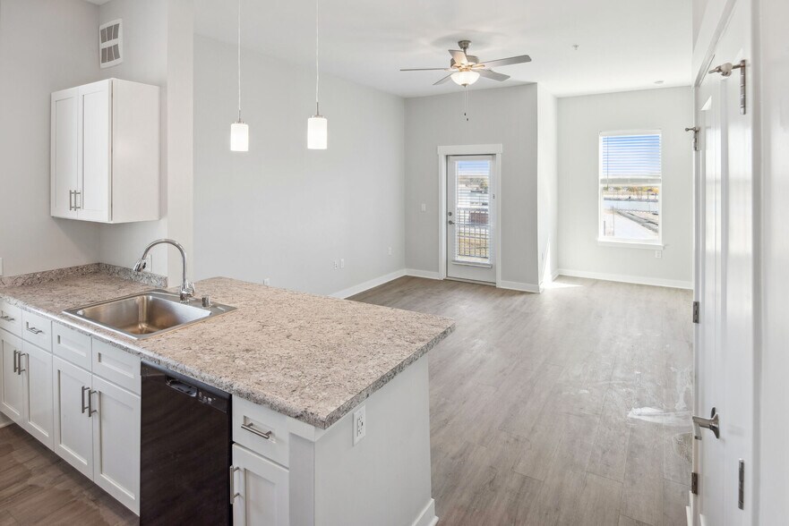 More Photos Of 419 Donald Driver Way, Green Bay Apartments For Lease