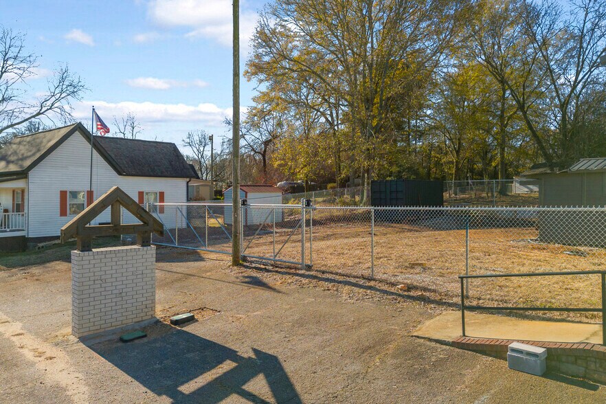 More Photos Of 399 S Elm St, Commerce Storefront For Sale