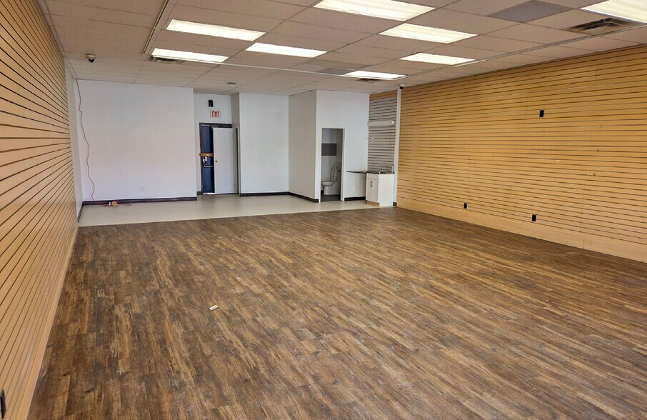 More Photos Of 2108-2112 Albert St, Regina Storefront For Lease