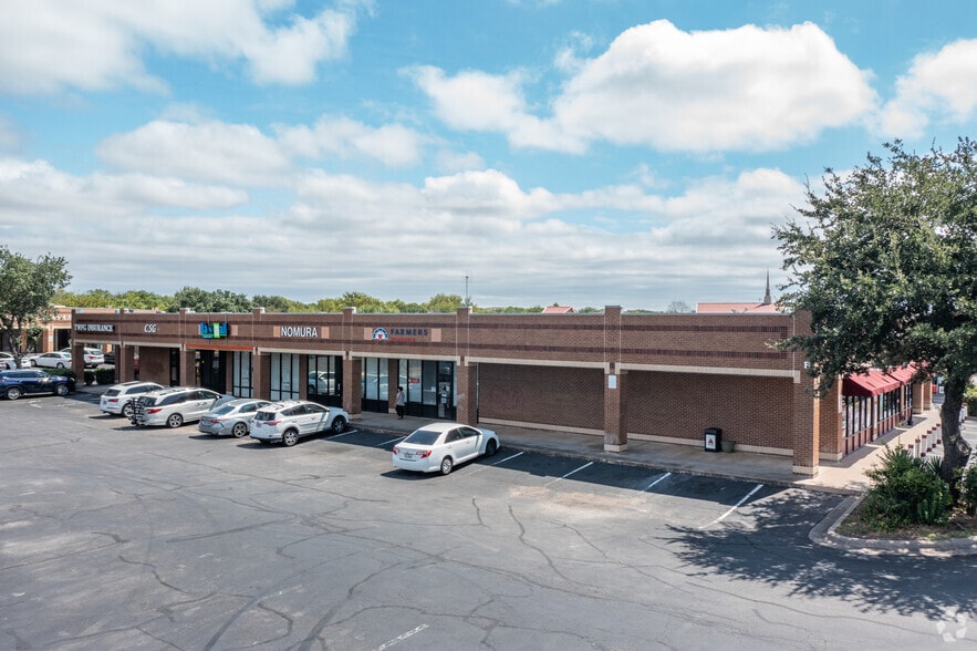 More Photos Of 1006 E Yager Ln, Austin Unknown For Lease