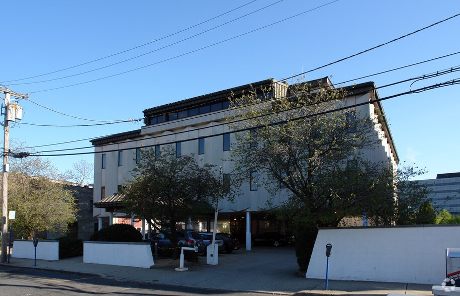 More Photos Of 15 Warren St, Hackensack Office For Sale