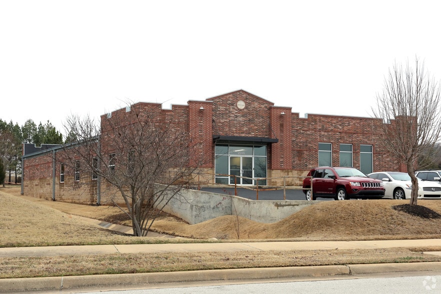 More Photos Of 3887 N Crossover Rd, Fayetteville Office For Lease