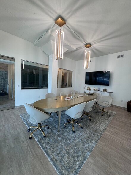 More Photos Of 12 E Walnut St, Asheville Storefront Retail Office For Lease