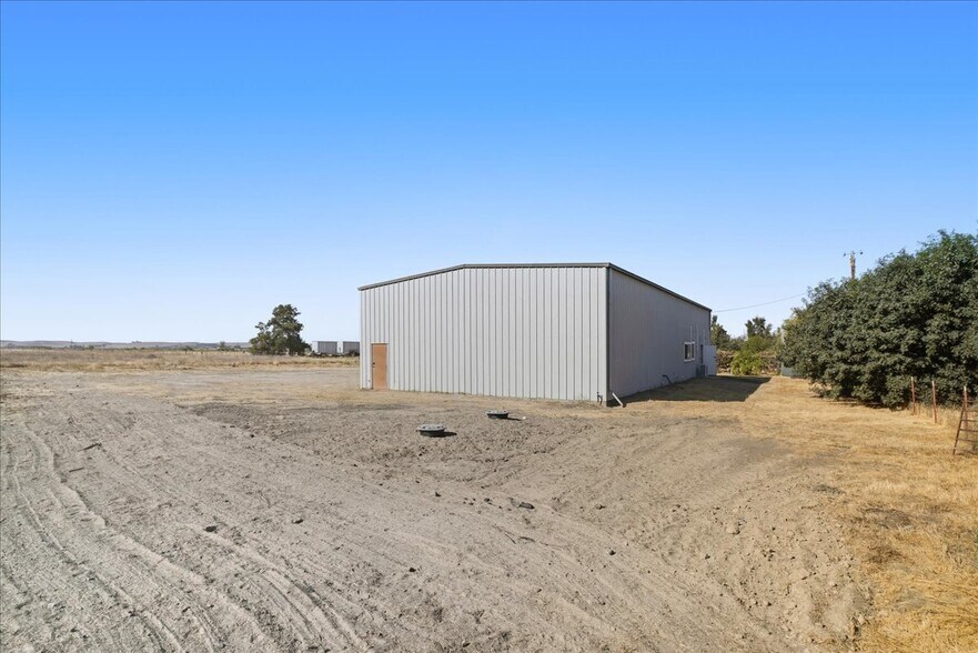 More Photos Of 485 S 8th St, Shandon Industrial For Sale