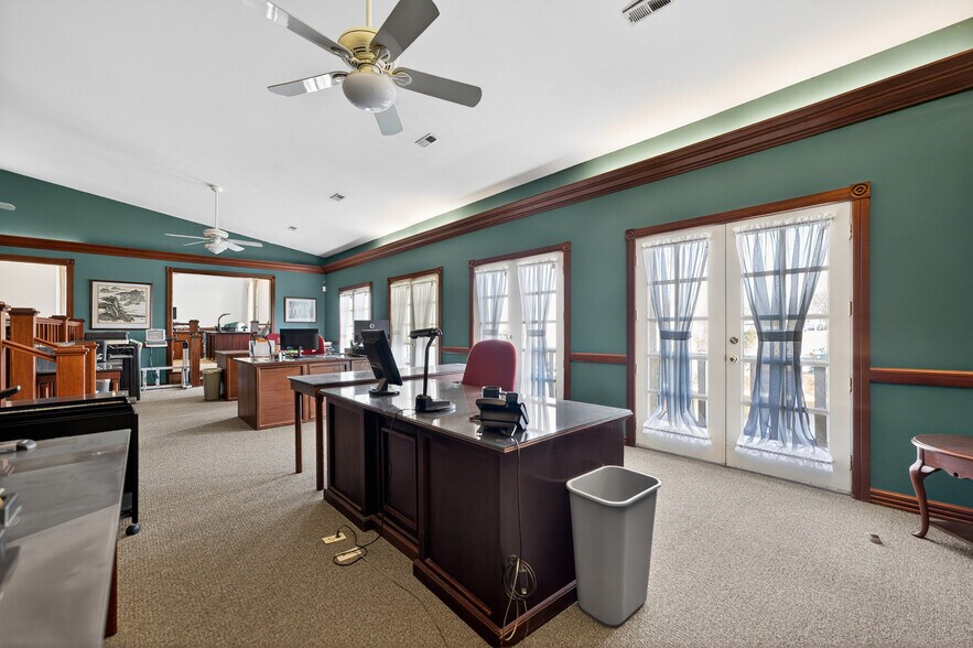 More Photos Of 30 S Shumway Ave, Batavia Office For Lease