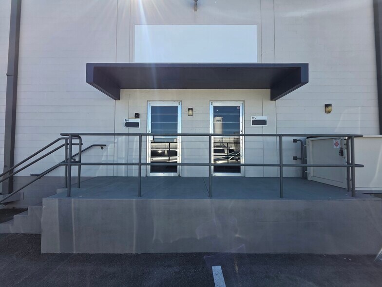 More Photos Of 444 27th St, Orlando Warehouse For Lease