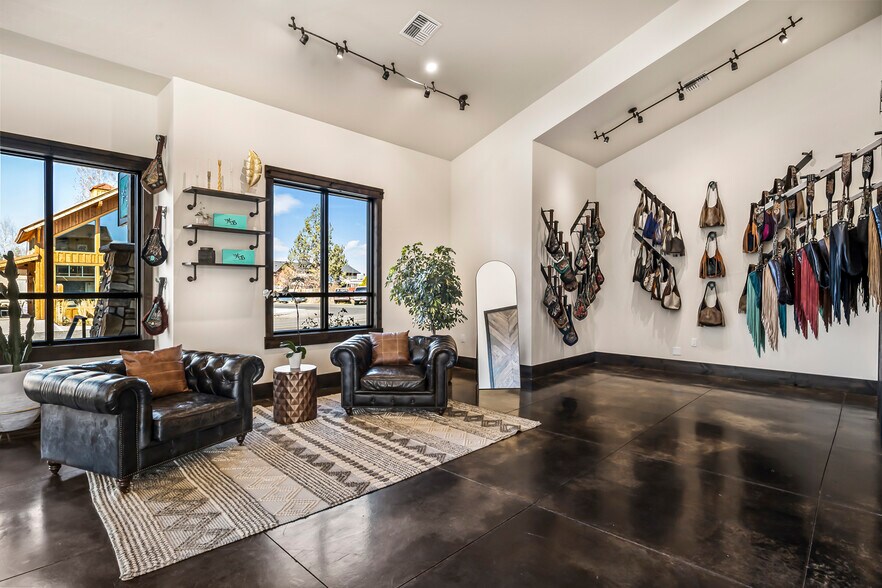 More Photos Of 19885 7th St, Bend Flex For Sale