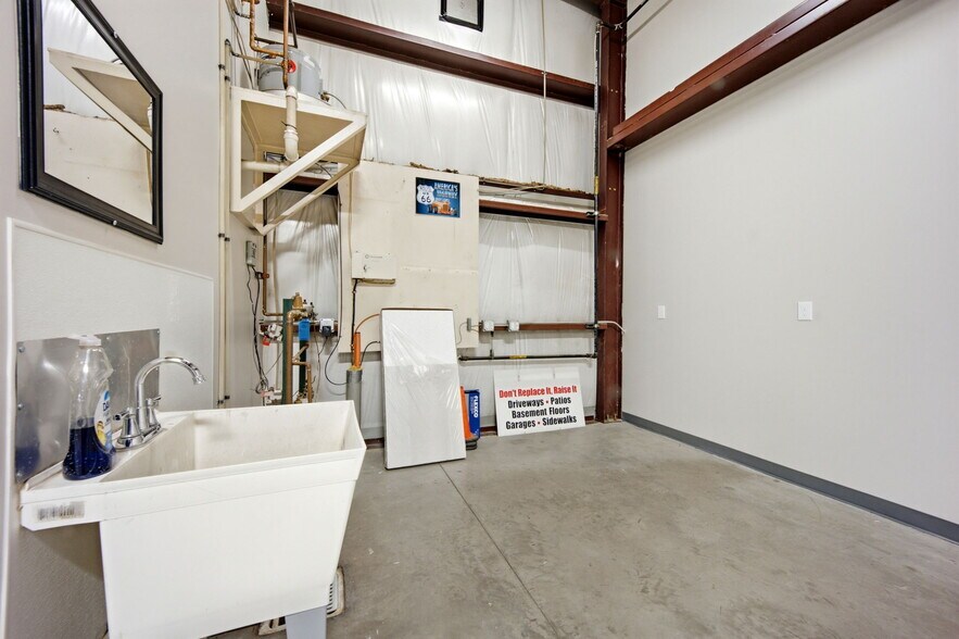 More Photos Of 7315 McClain Pt, Colorado Springs Warehouse For Lease