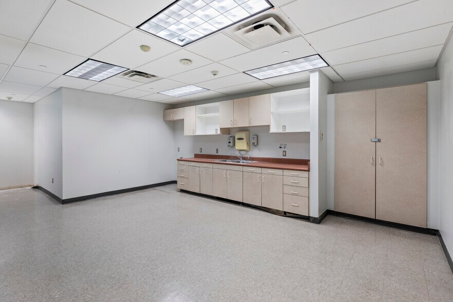 More Photos Of 1123 N Main Ave, San Antonio Medical For Sale