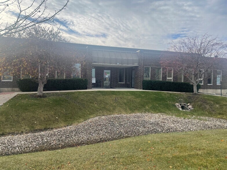 More Photos Of 1355 Wilhelm Rd, Mundelein Warehouse For Lease