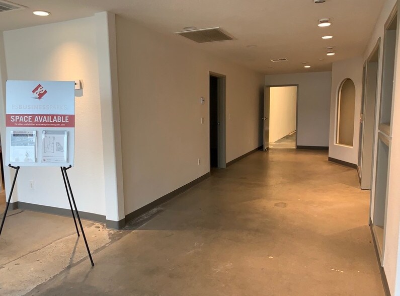 More Photos Of 23461 Ridge Route Dr, Laguna Hills Unknown For Lease