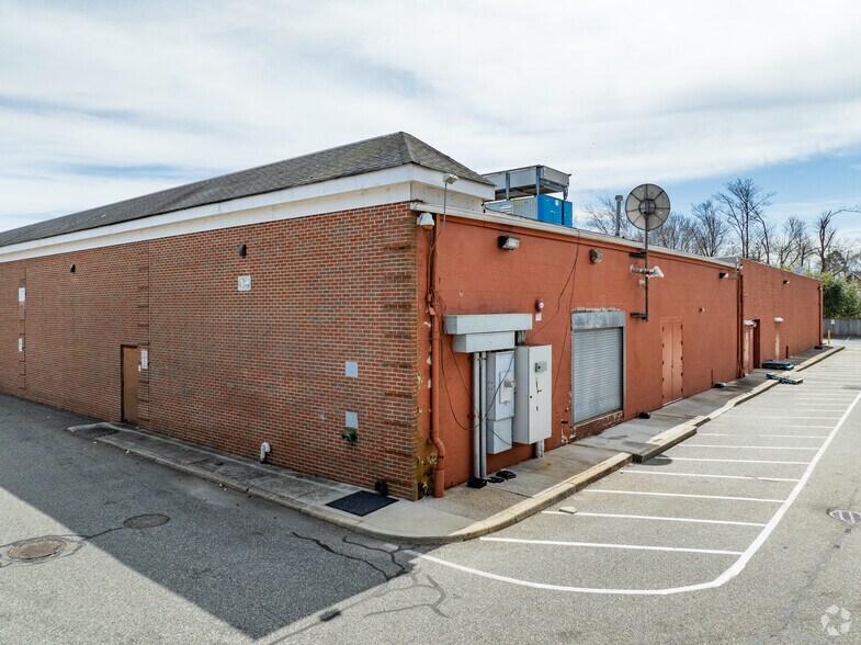 More Photos Of 107-115 S Country Rd, Bellport Village Storefront For Lease