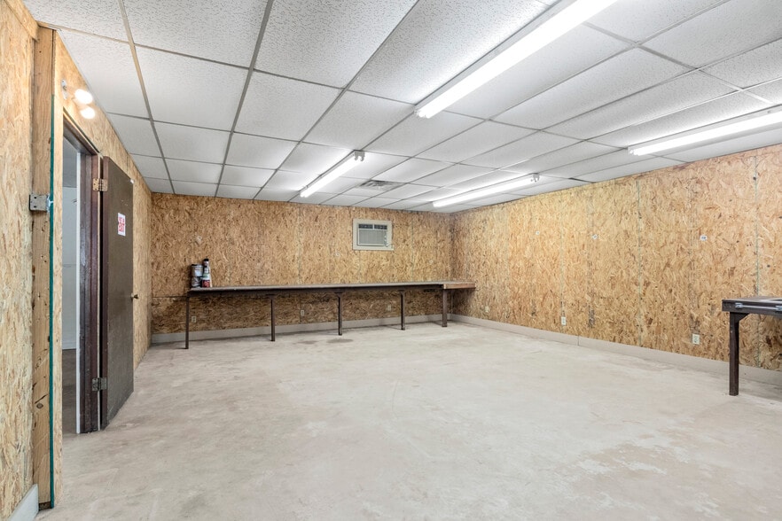 More Photos Of 450 US-259, Daingerfield Showroom For Sale