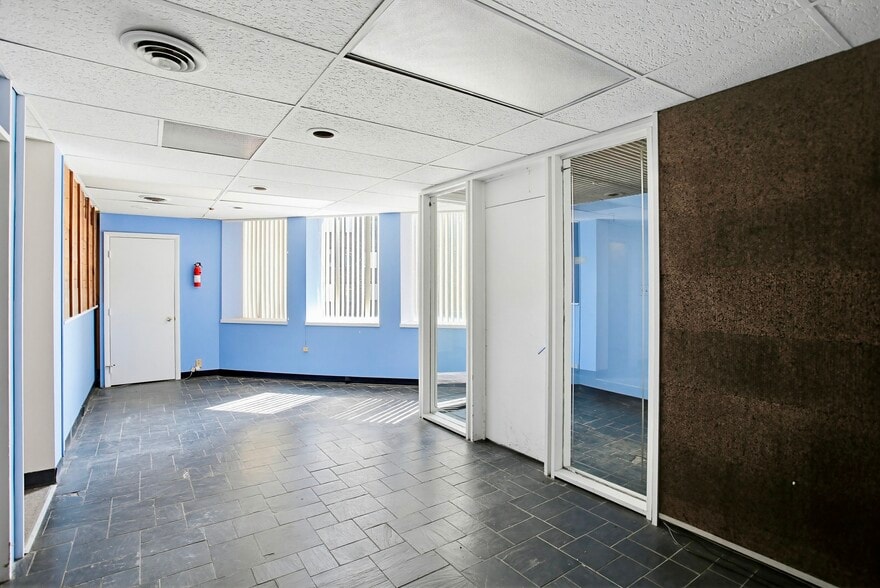 More Photos Of 14 W Saratoga St, Baltimore Office For Sale