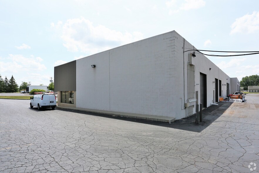 More Photos Of 3250 Old Farm Ln, Commerce Township Warehouse For Lease