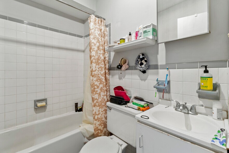 More Photos Of 700 S 5th St, Philadelphia Apartments For Sale