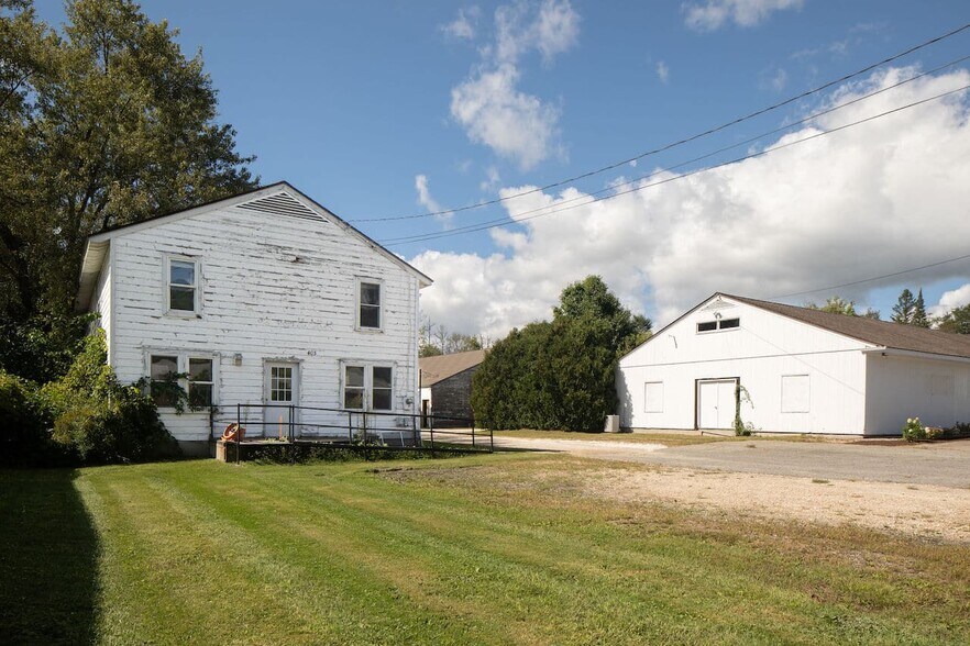 More Photos Of 403 Ashley Falls Rd, Canaan Freestanding For Sale