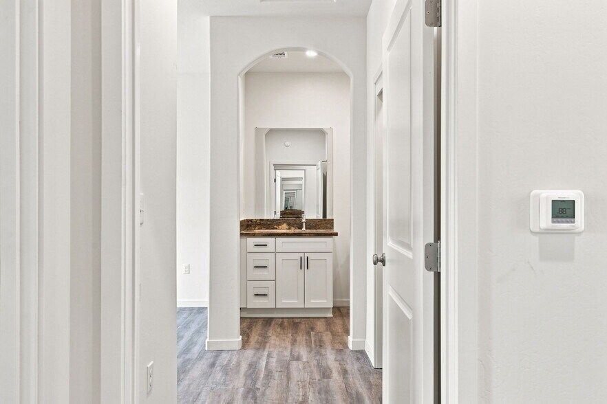 More Photos Of 9121 Prometheus Dr, Bakersfield Apartments For Sale