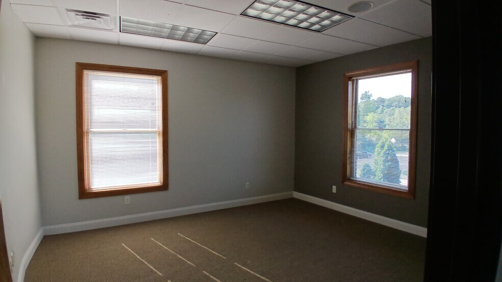 More Photos Of 4431-4437 S Old Us-23 Rd, Brighton Unknown For Lease