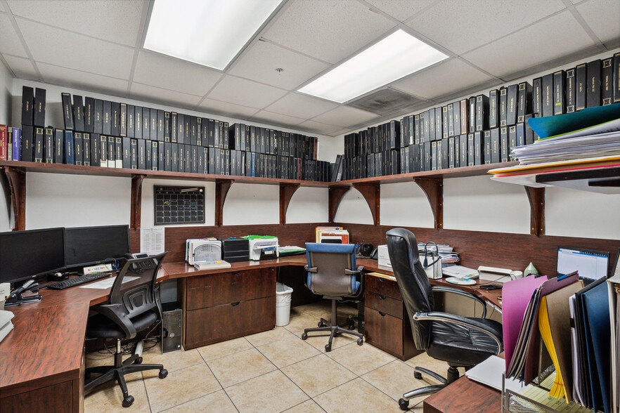 More Photos Of 11402 Doral Blvd, Miami Unknown For Lease