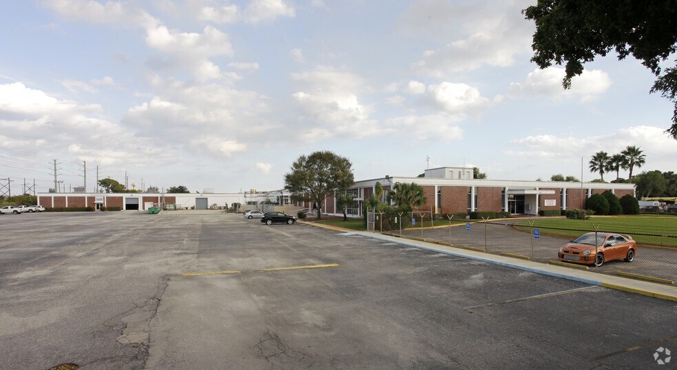 More Photos Of 5900 N Australian Ave, West Palm Beach Manufacturing For Lease