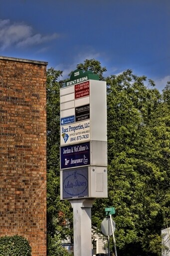 More Photos Of 2315 N Main St, Anderson Office For Lease