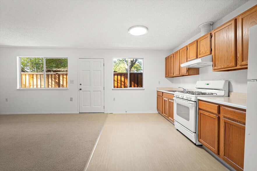 More Photos Of 611 Hendley St, Santa Rosa Apartments For Sale