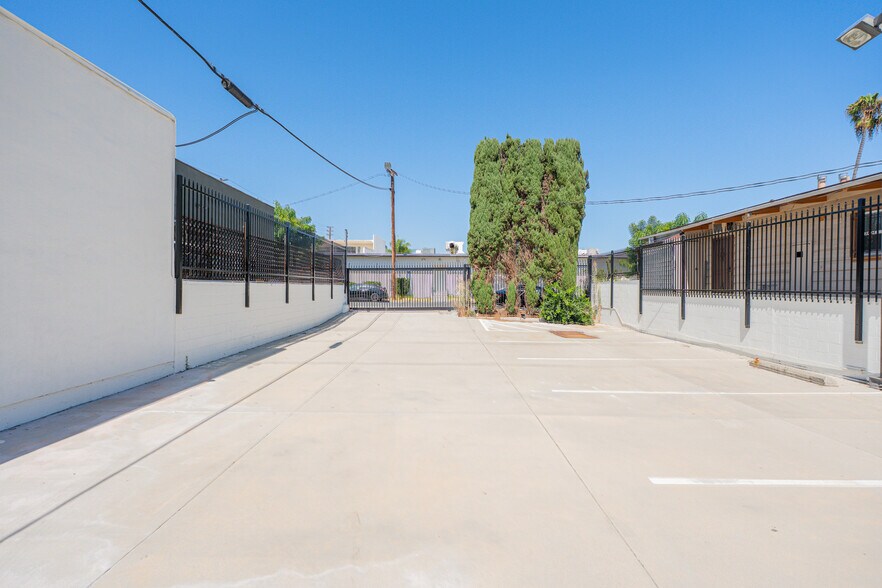 More Photos Of 4136 Eagle Rock Blvd, Los Angeles Storefront For Sale