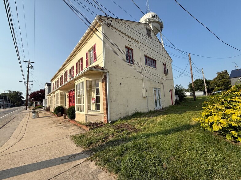 More Photos Of 102 N Main St, Galena Storefront Retail Office For Lease