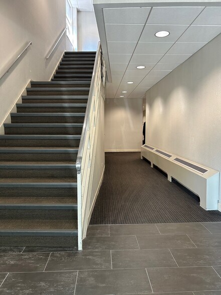 More Photos Of 10 Mitchell Pl, White Plains Office For Lease