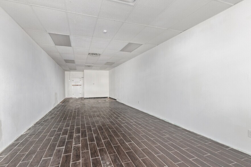 More Photos Of 11829-11841 N 19th Ave, Phoenix Storefront For Sale
