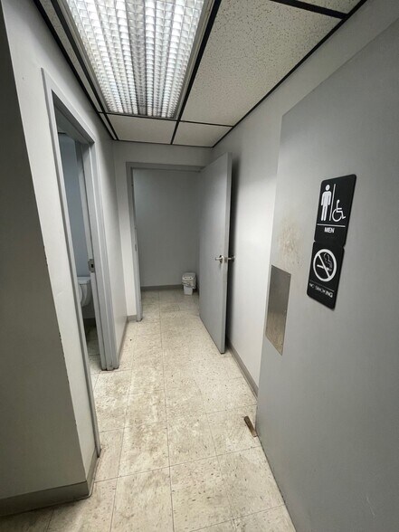 More Photos Of 105 N 9th Ave, Evansville Warehouse For Sale