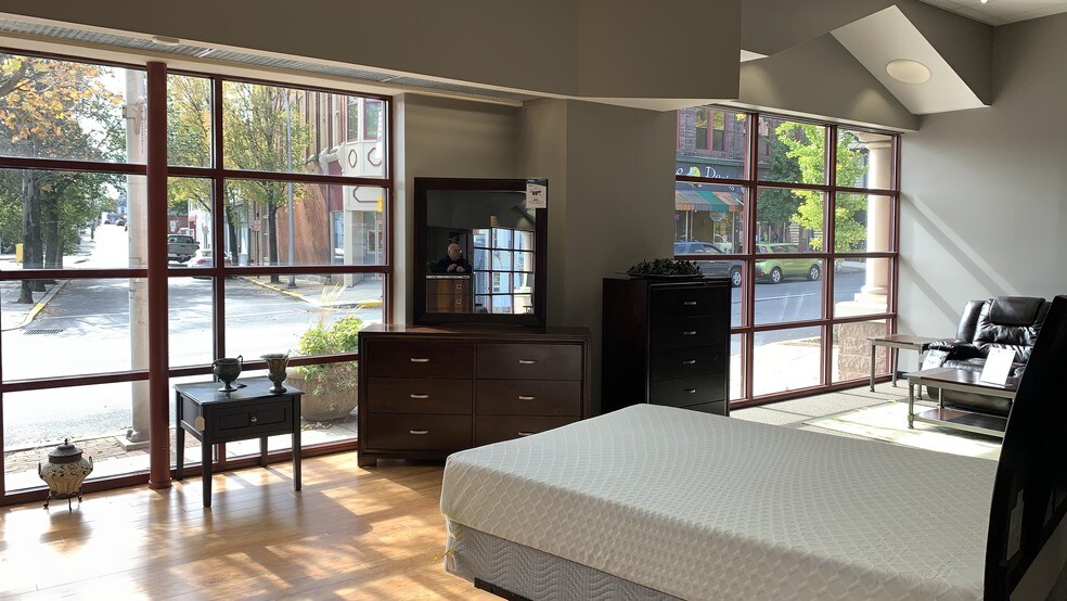 More Photos Of 701 Cumberland St, Lebanon Storefront For Lease