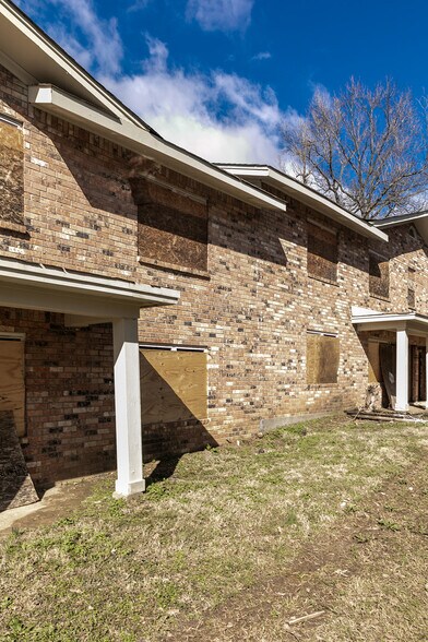 More Photos Of 3081 St. Charles Dr, Memphis Apartments For Sale