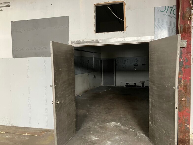 More Photos Of 27-21 51st Ave, Long Island City Warehouse For Lease