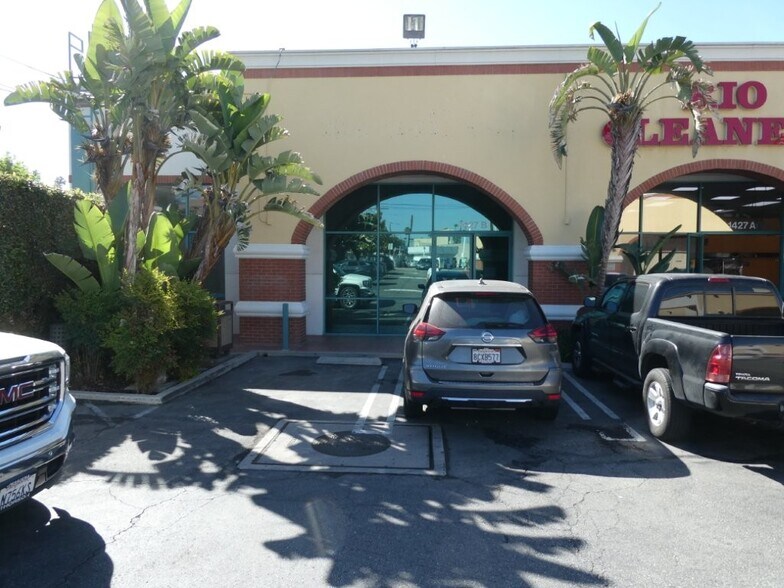 More Photos Of 1427 W Glenoaks Blvd, Glendale General Retail For Lease
