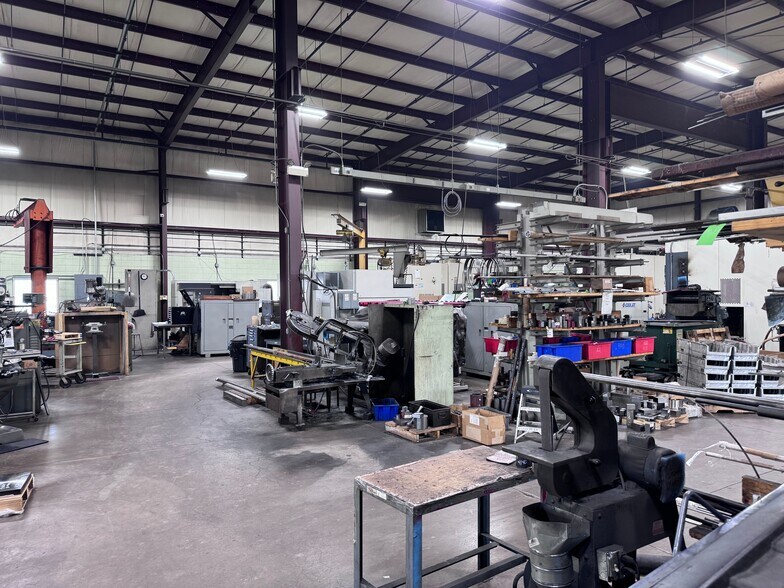 More Photos Of 5191 27th Ave, Rockford Manufacturing For Lease