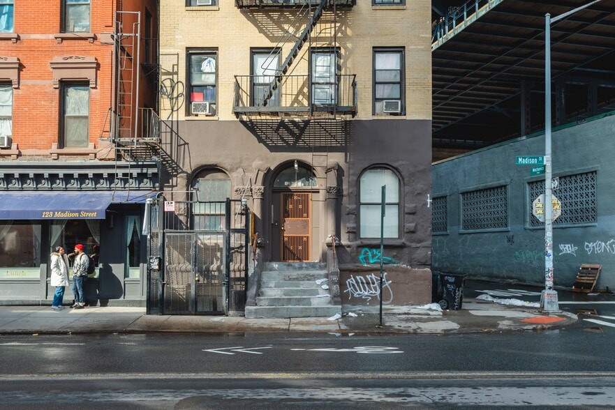 More Photos Of 125 Madison St, New York Apartments For Sale