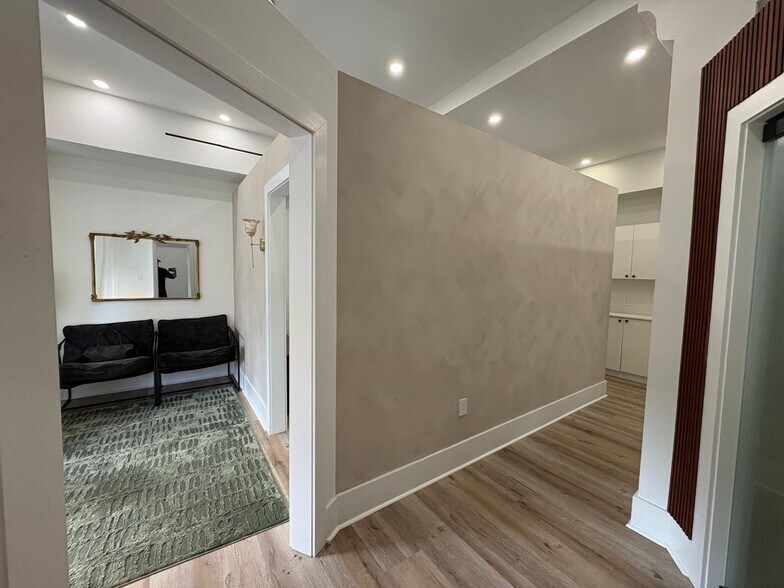 More Photos Of 2427 Biscayne Blvd, Miami Storefront Retail Office For Lease