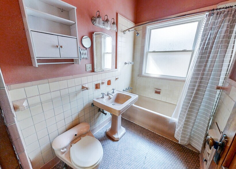 More Photos Of 342-344 W 9th St, Erie Apartments For Sale