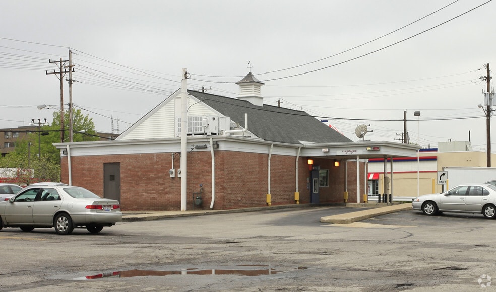 More Photos Of 4017 Mayfield Rd, South Euclid Bank For Lease
