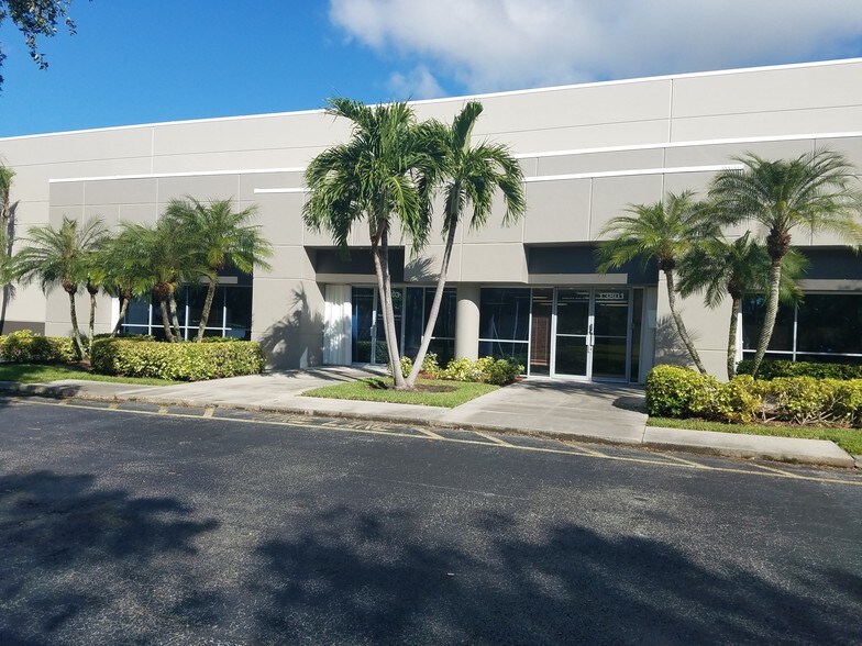More Photos Of 13801-13807 NW 4th St, Sunrise Warehouse For Lease