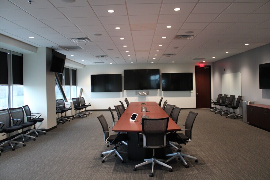 More Photos Of 1770 Pyramid Pl, Memphis Office For Lease