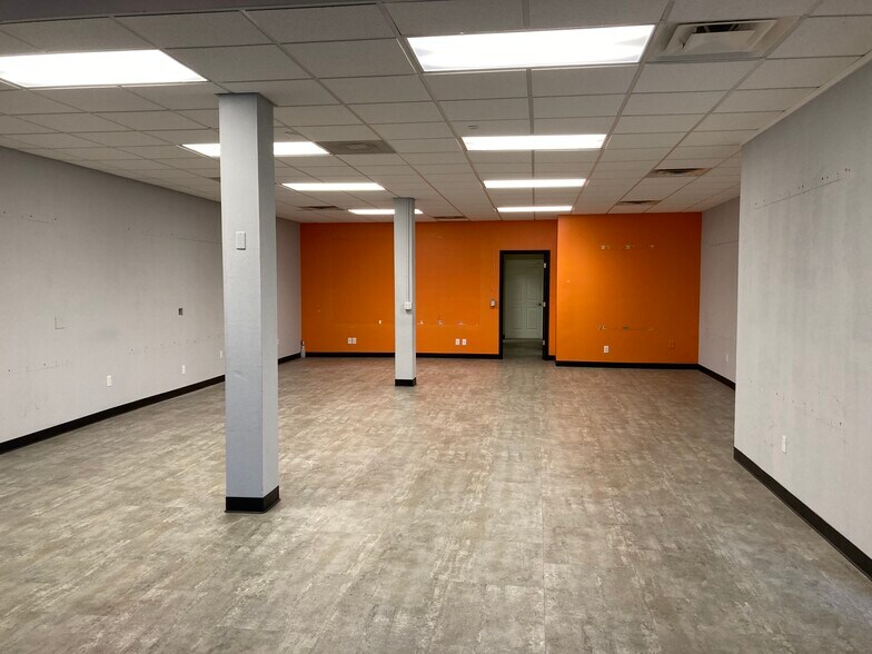 More Photos Of 431-439 S Main St, Franklin Storefront For Lease