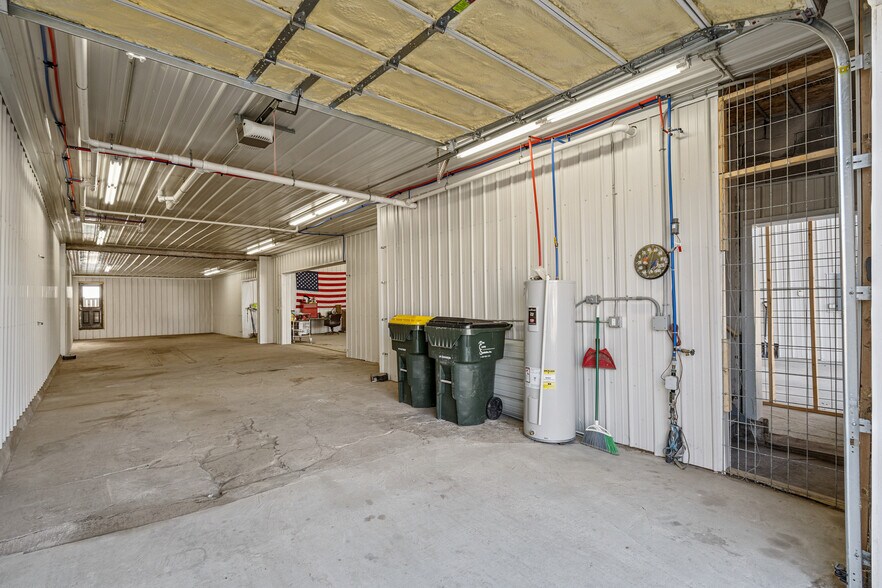 More Photos Of 106 1st Ave NW, Waukon Flex For Sale